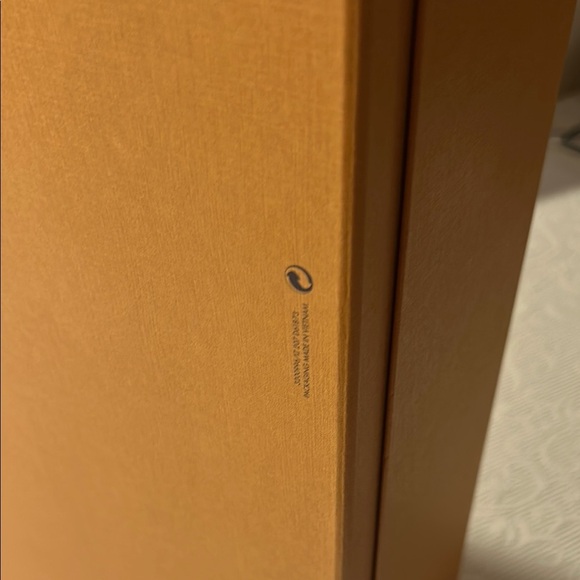 Louis Vuitton Signature Orange Box Large BOX. Magnetic closure. - Picture 11 of 11